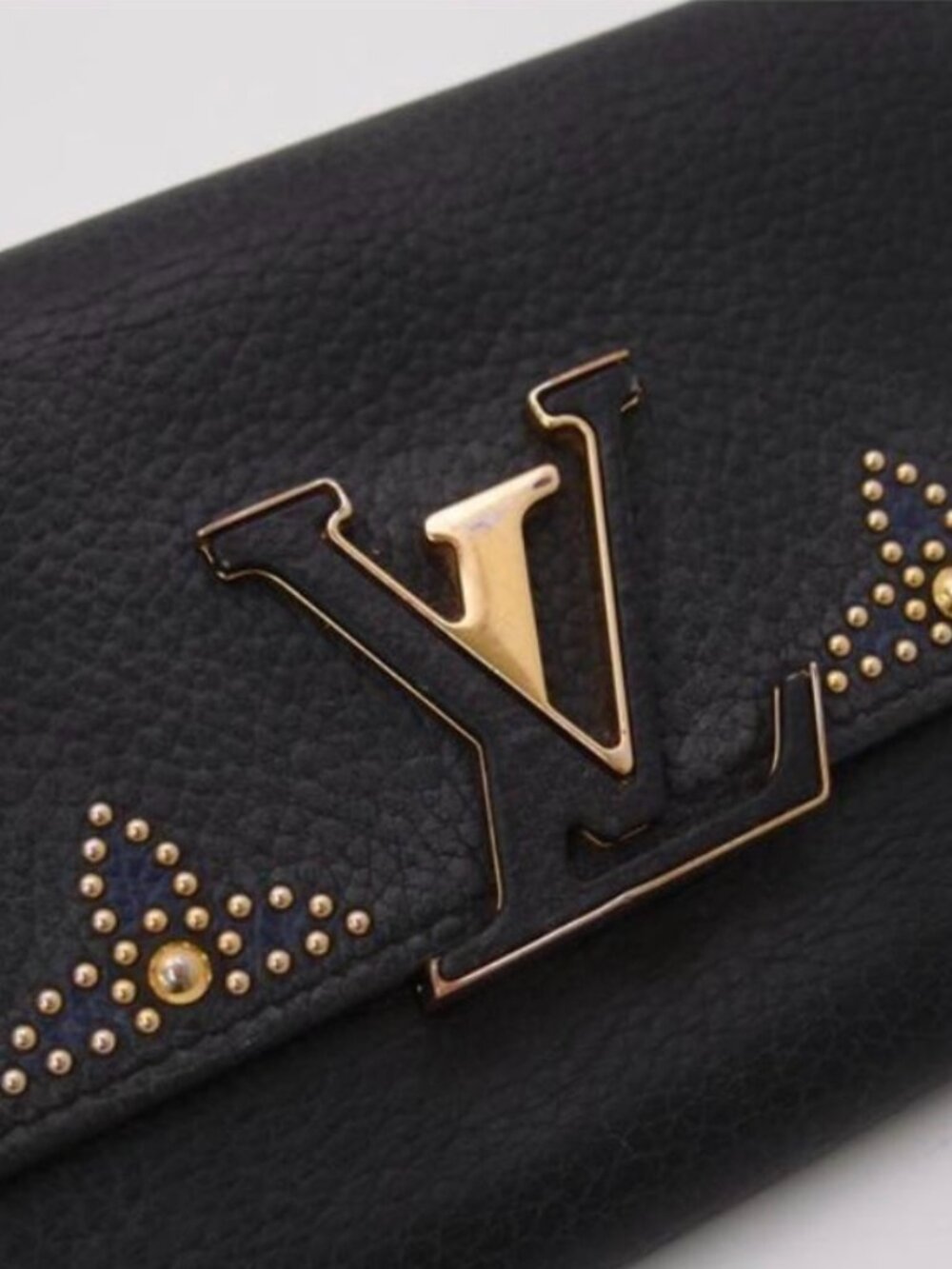 Louis Vuitton Portefeuille Capucines Long Wallet Taurillon Leather Black Studs